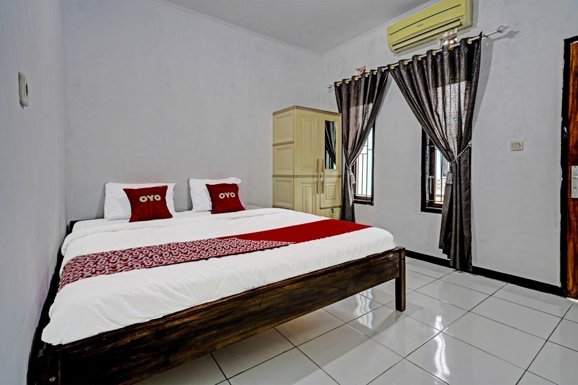 Oyo 91334 Permata Papua Guest House Pameungpeuk  Exterior photo