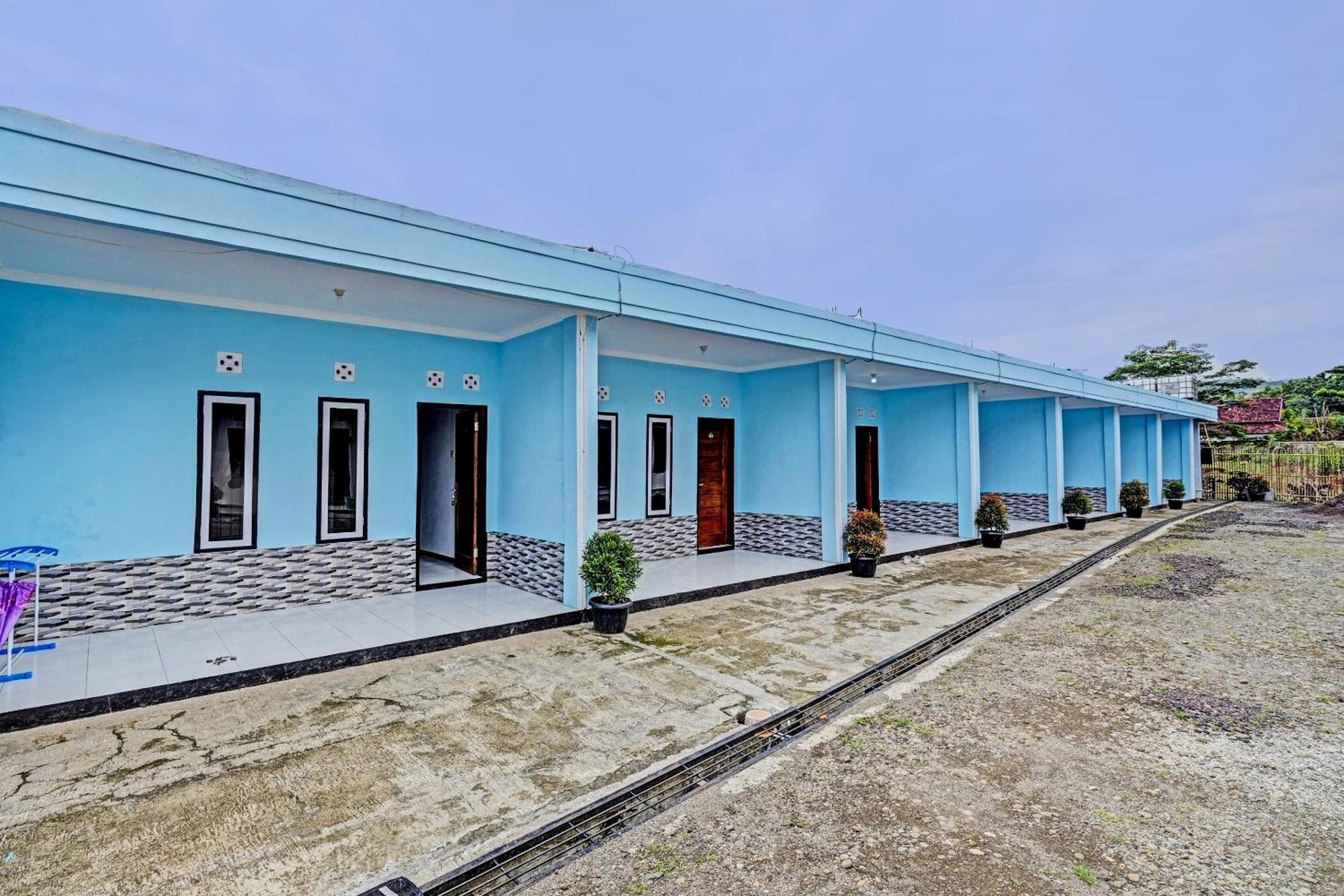Oyo 91334 Permata Papua Guest House Pameungpeuk  Exterior photo