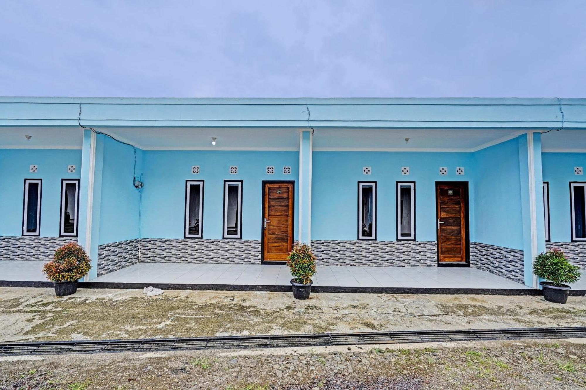 Oyo 91334 Permata Papua Guest House Pameungpeuk  Exterior photo